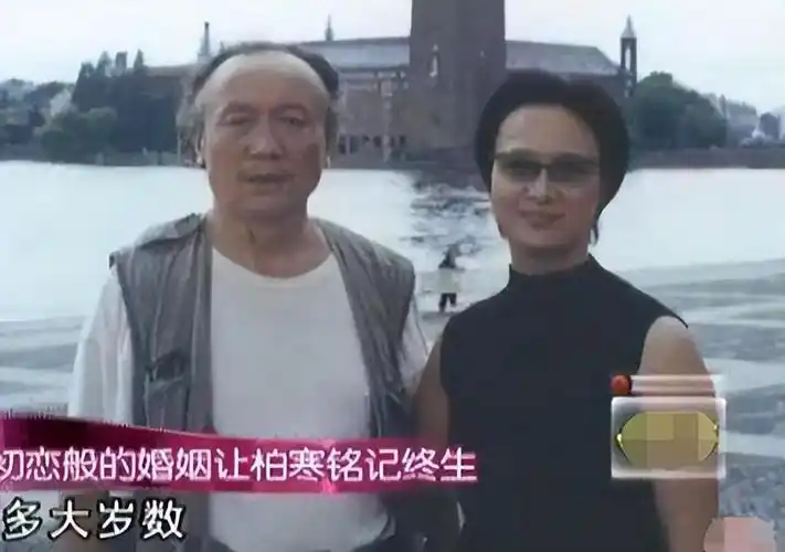 韩小磊对柏寒来说,不光是婚姻,更多的是精神食粮,每当想起丈夫生前对