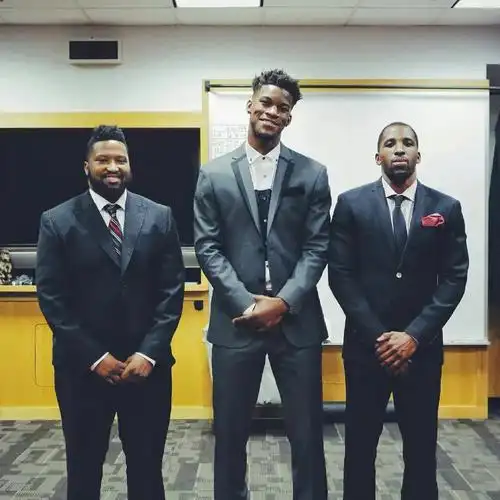 保罗乔治和吉米巴特勒谁的综合实力更强