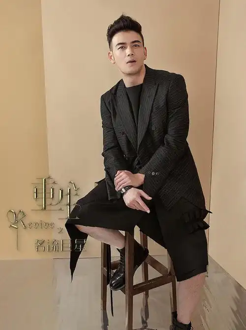 小包总没胡子感觉年轻了十岁