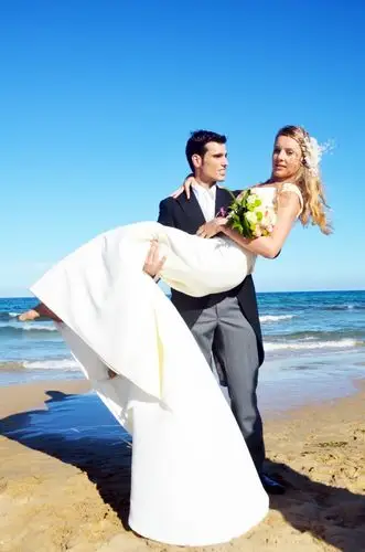 拍婚纱照新娘被新郎公主抱图片第8张