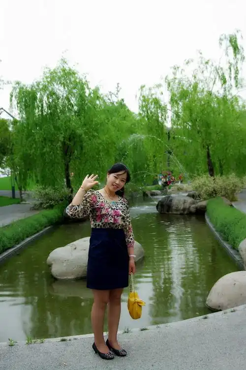 后滩公园外拍大姐