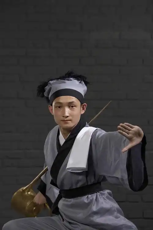 仅一个男性,仅一个人,表演,倒,准备,茶道,茶叶,汤碗,古代,仅一个年轻