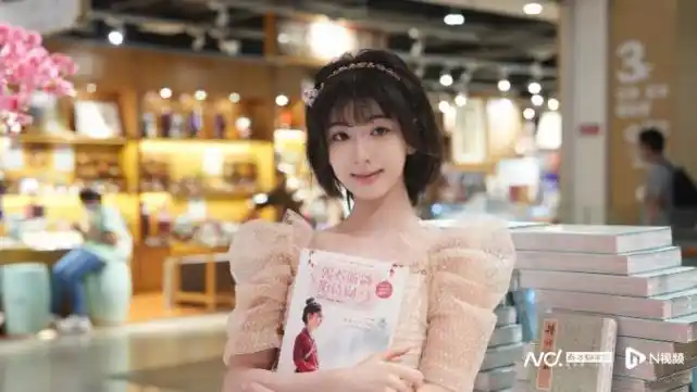 《你笑起来真好看》原唱女孩李昕融出书了