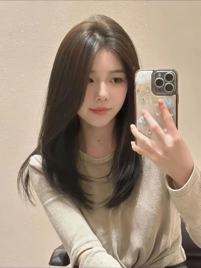 适合所有脸型女生的层次感中长发发型 减龄显脸小 最适合方圆脸 高