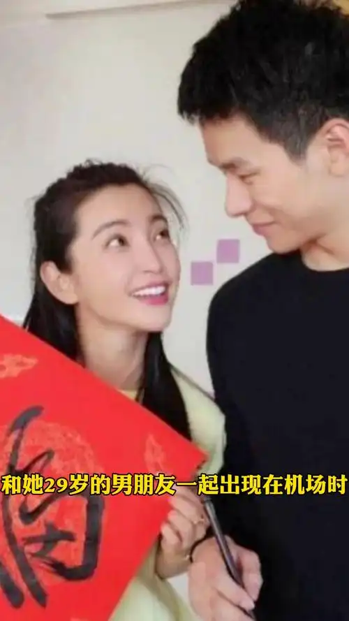 52岁的李冰冰和29岁的男朋友一起出现在机场