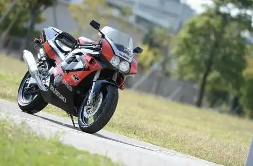 80年代400cc排量王者铃木gsx400仿赛摩托四缸水冷59马力