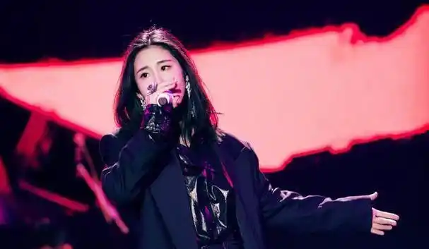 她是好声音最惨冠军夺冠一个月后无人问津如今判若两人