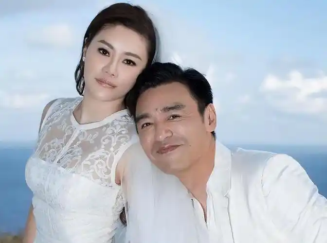 回顾钟镇涛拒绝前妻章小蕙复婚58岁当爸今有四个孩子很幸福