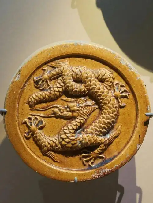 琉璃龙纹瓦当