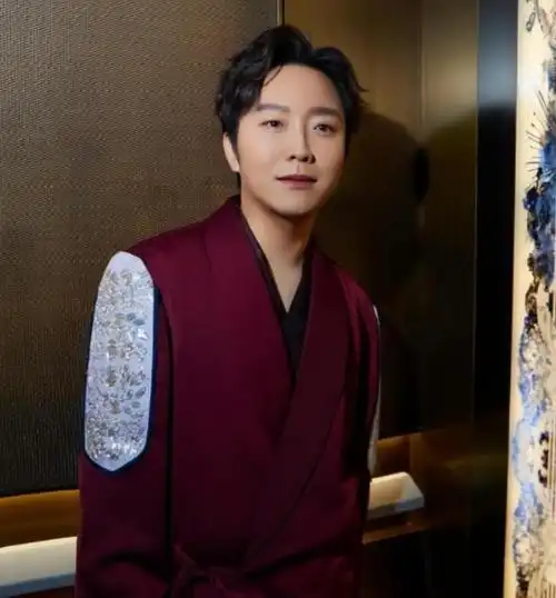 李玉刚凌晨4点发文宣布好友噩耗,网友:一路走好!