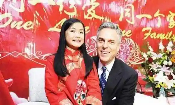 但是跨国来领养孩子也有不少,甚至亚马逊总裁也领养了一个中国女孩