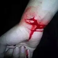 割腕自杀逼真照片女生