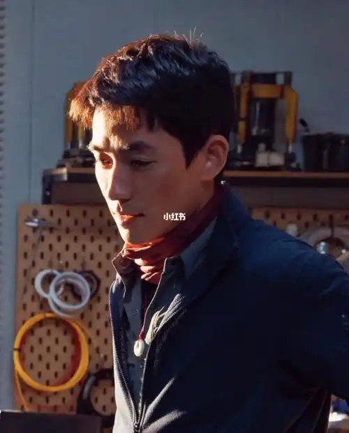 朱一龙洪翼舟—峰爆_朱一龙_张江大剧场攻略_电影_朱一龙电影峰爆_娱