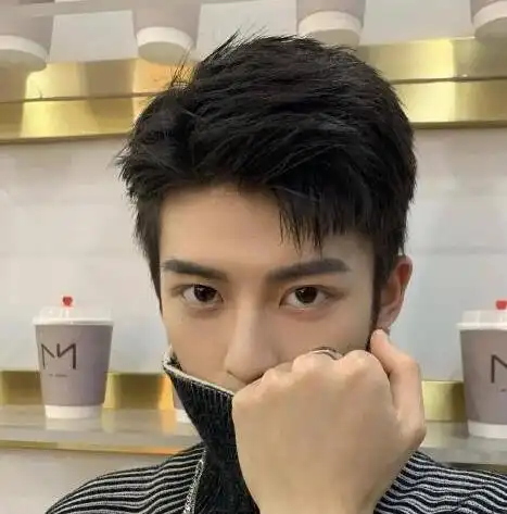 适合男生的发型短发,阳光型男的必备寸头发型