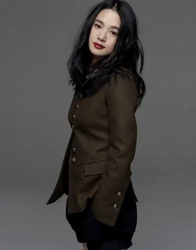 原来姜文也是吃软饭二婚妻子周韵不仅美丽家世更是显赫