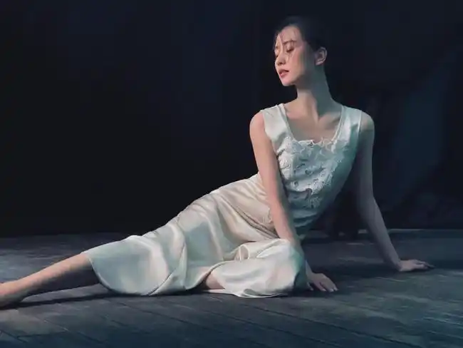 组图刘诗诗纯美舞者写真大片举手投足从容淡然