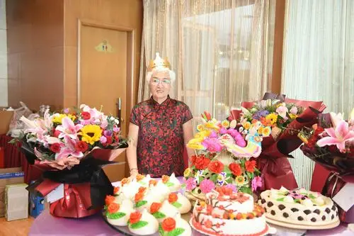 祝亲爱的妈妈生日快乐,健康长寿!