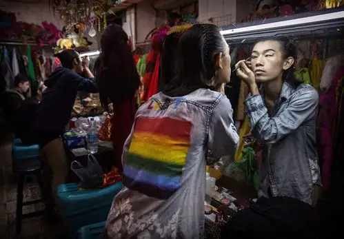 火辣变装皇后私密摄影集 | 纯爱98,gay bar,酒吧,反串,变装皇后 | 妞