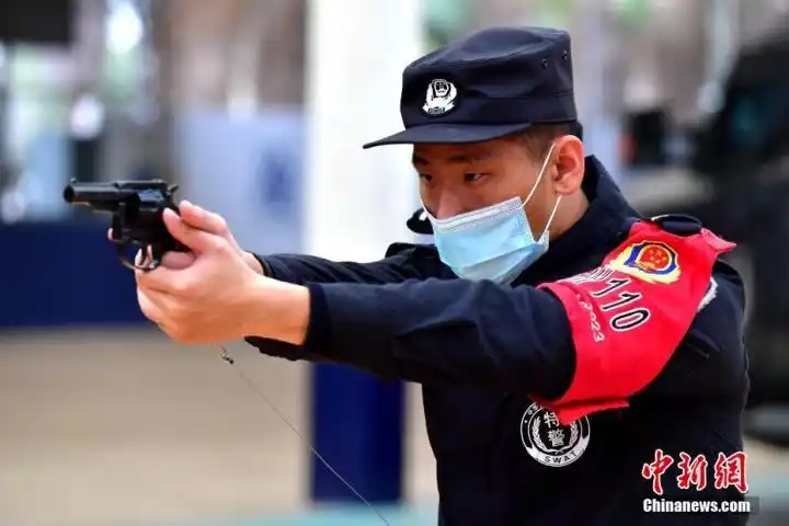 首个中国人民警察节:探访"漳州110"