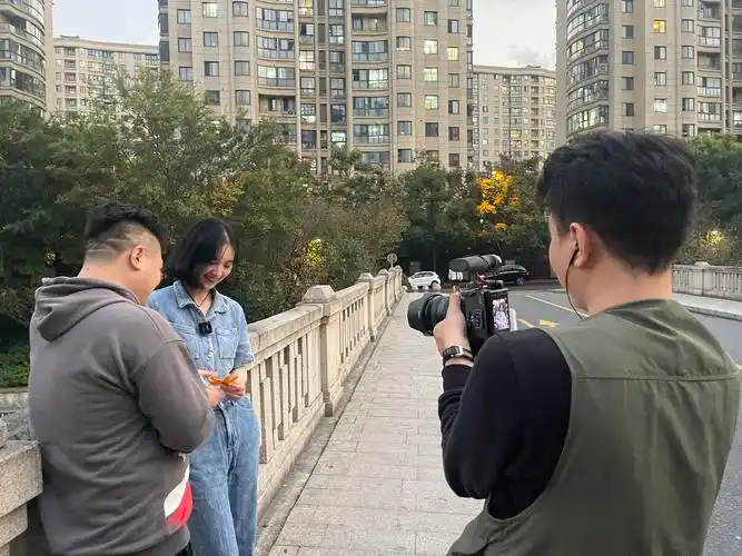 运营圈#开了家抖音代运营公司 团队拉了8个人 编导 摄影 剪辑助理