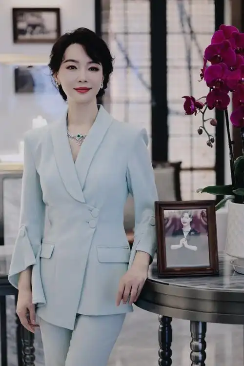 陈数老凤祥品牌全球代言人