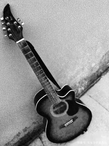 父亲的破木吉他,亦是他的青春