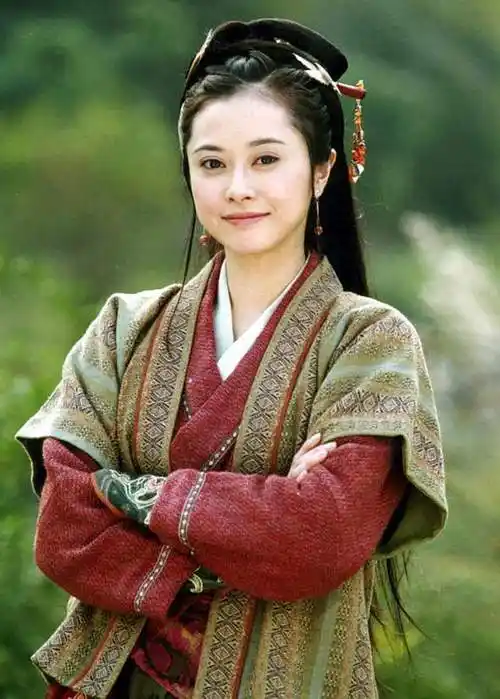 何美钿古装真人忆绾同采自tieba.baidu.