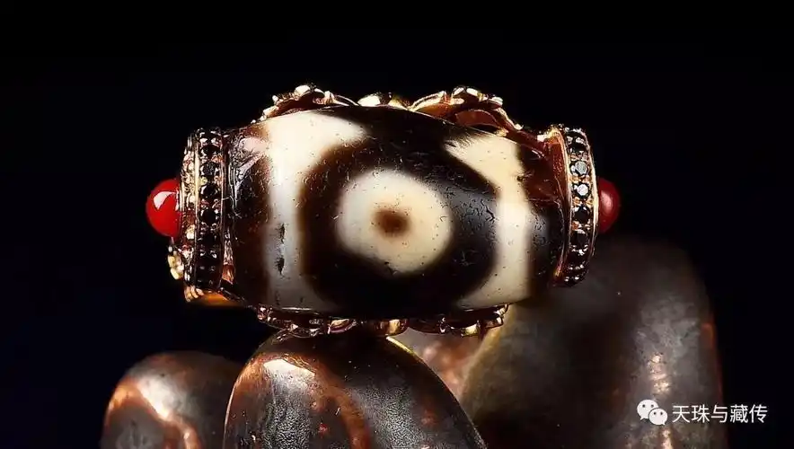 天珠鉴赏:千年至纯三眼天珠戒指