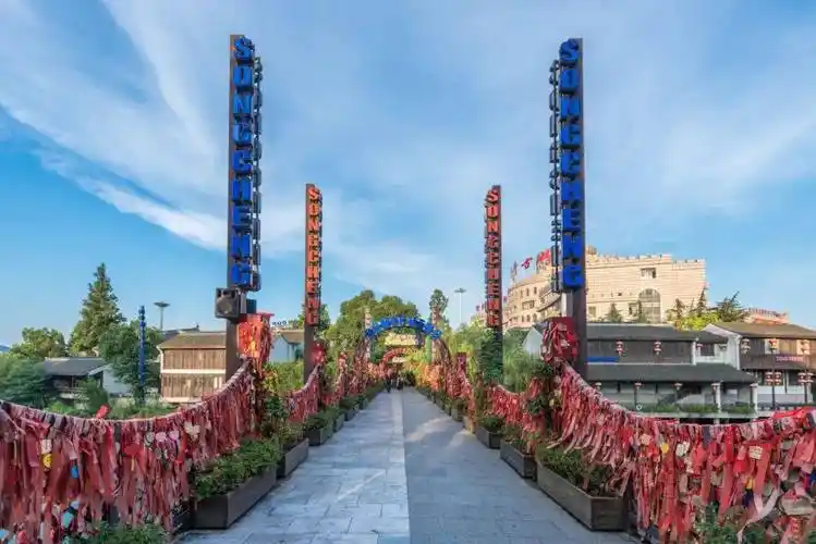 游杭州宋城,看大型歌舞《宋城千古情》,玩转《锅庄》《快闪》《抛绣球