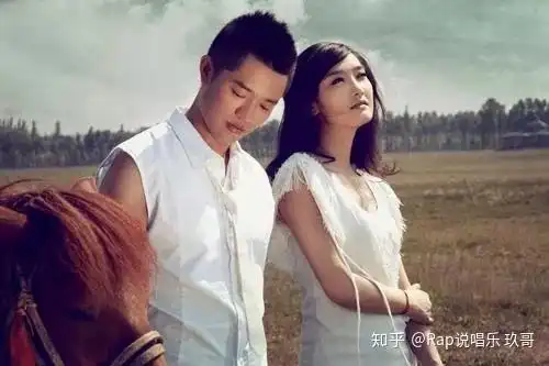 情侣健身秀恩爱的低调组合是说唱圈凤凰传奇