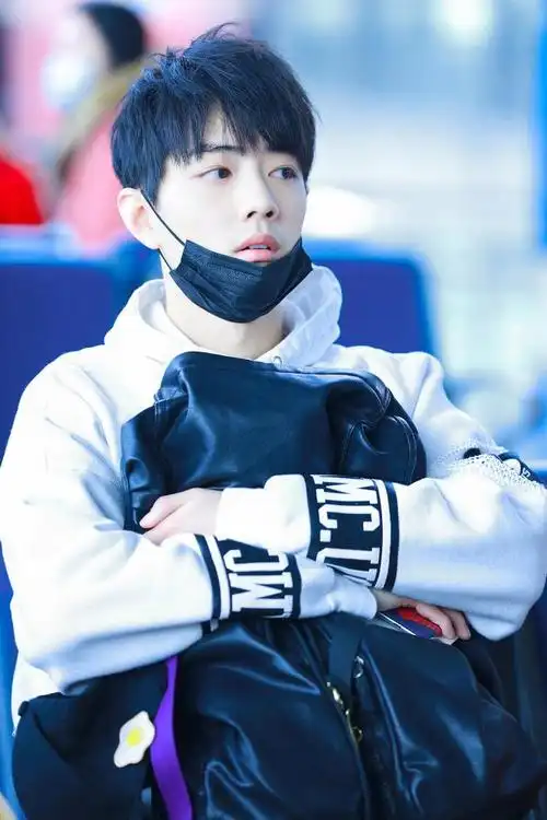 "当年看不上,如今追成狗",赵丽颖成功逆袭,看到肖战:后悔死