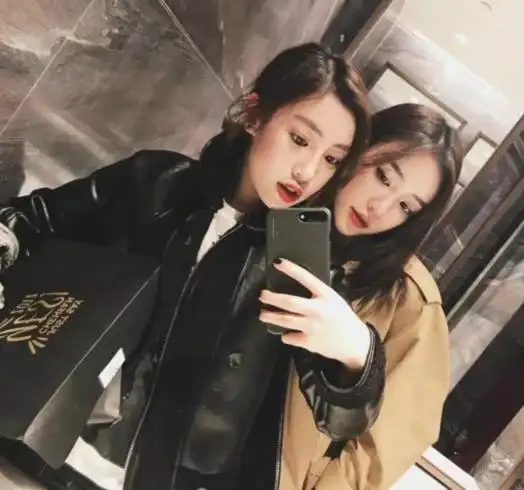 雪梨挺着肚子看秀偶遇王思聪,这个小细节看出王思聪真实人品