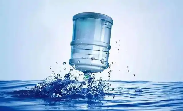 桶装水和烧开的自来水喝哪个更健康什么时候补充比较好