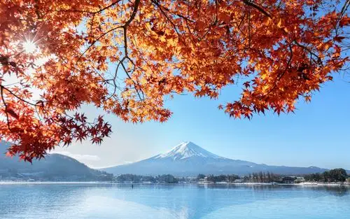 秋日的富士山唯美高清桌面壁纸