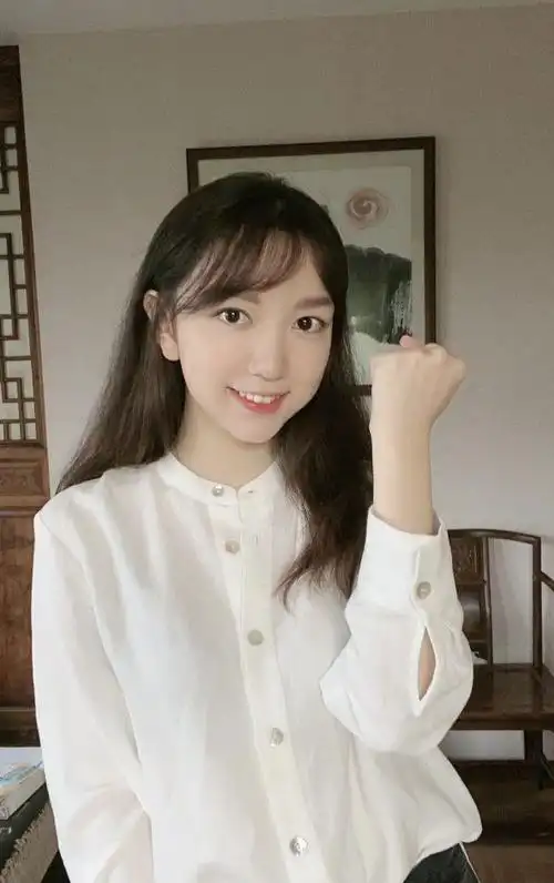 网红梅桢被质疑,网友曝其高考400多分,靠移民走捷径