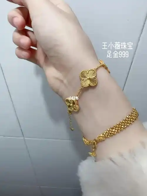 收到的黄金金花手链这样叠戴都很好看