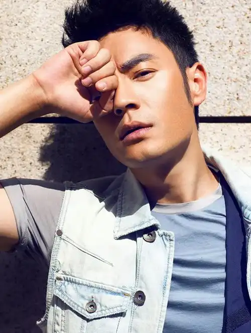 回顾演员李光洁与郝蕾离婚后为何转身娶了小12岁的演员隋雨蒙