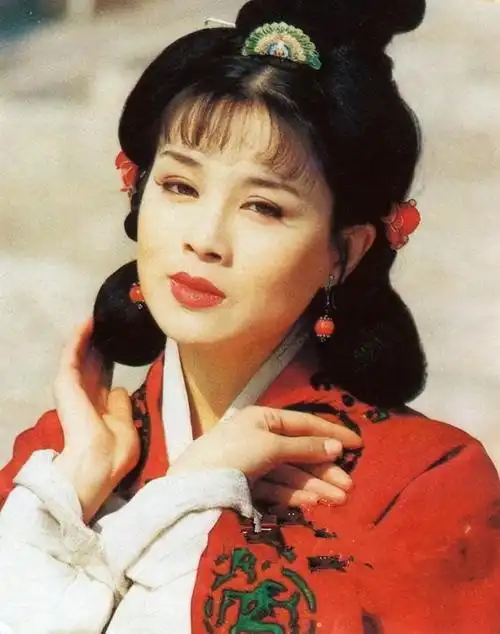 看了赵明明的经典造型,才知道:她不仅审美超前,还是标准的美插图8