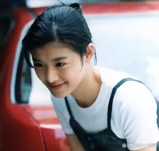 苏慧伦的状态绝了,52岁颜值依旧,好肌肤年轻态,堪称冻龄的代表