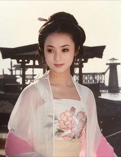 蒋勤勤:17岁出道,事业巅峰期嫁陈建斌,风光背后也有泪水_腾讯新闻