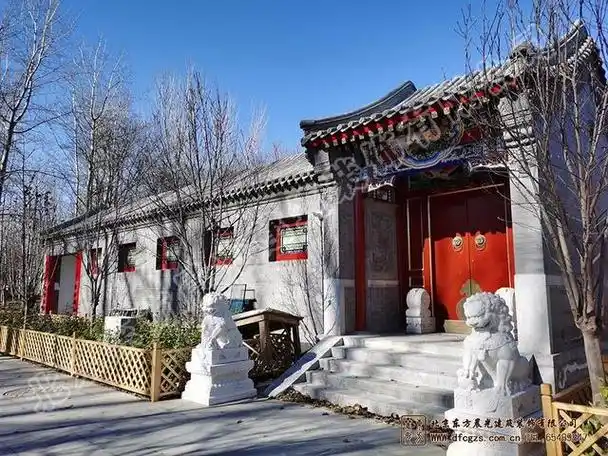 四合院是一种传统的中国建筑形式,由四个独立的房屋围合而成,中间有一