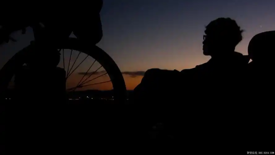 一个人不寂寞吗?我习惯性的回答:"习惯了".