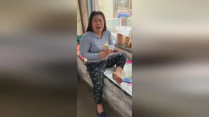 东北大姐在家里吃饭,老公每次都这样给炖菜,什么人会吃不胖-网易公开