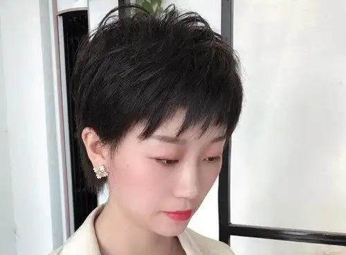 四五十岁女人梳露耳短发做气场女王中年女士减龄时髦短发设计
