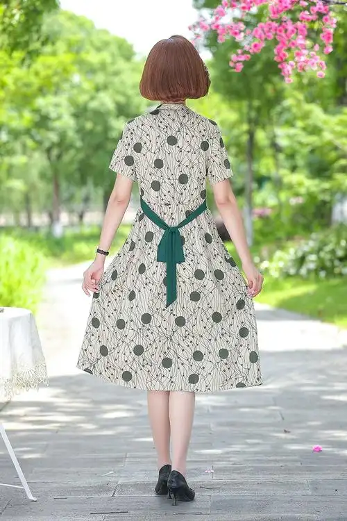 中长款中年妈妈夏装裙子夏连衣裙中老年气质女装洋气短袖2021新款