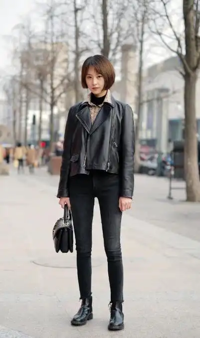 黑色牛仔裤怎么搭配好看