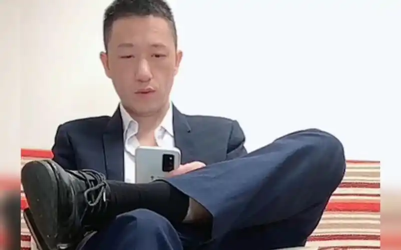 正装皮鞋黑袜大叔