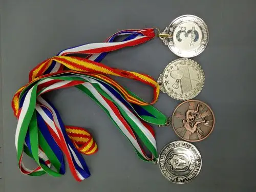 高级 金牌 银牌 铜牌