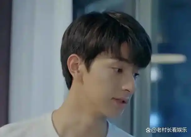 邢菲合作的甜剧中,他的鼻子成了大家热议的焦点.