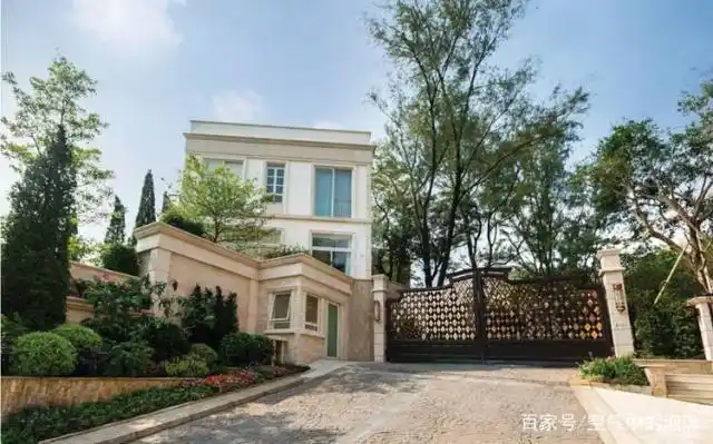 香港的困境,贫富差别巨大,离我们还远吗?